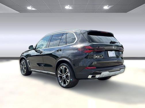 Black Sapphire Metallic 2026 BMW X5 xDrive40i