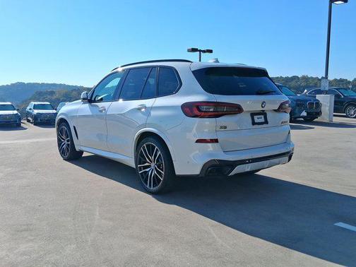 2021 BMW X5 M50i