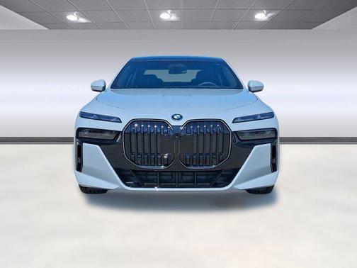 2026 BMW 750e i xDrive