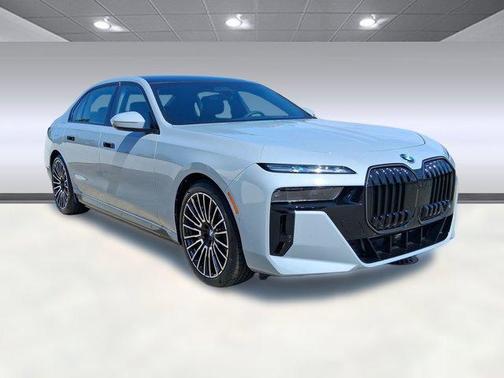 2026 BMW 750e i xDrive