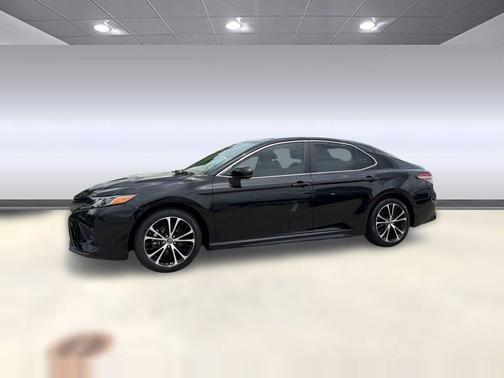 Midnight Black Metallic 2019 Toyota Camry SE