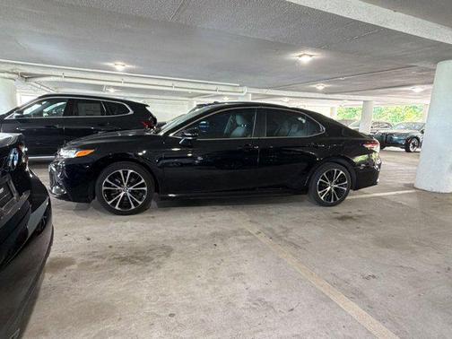 Midnight Black Metallic 2019 Toyota Camry SE