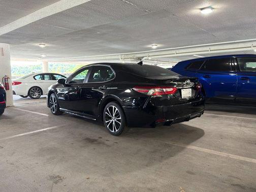 Midnight Black Metallic 2019 Toyota Camry SE