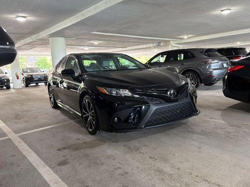 Midnight Black Metallic 2019 Toyota Camry SE