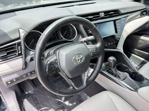 Midnight Black Metallic 2019 Toyota Camry SE