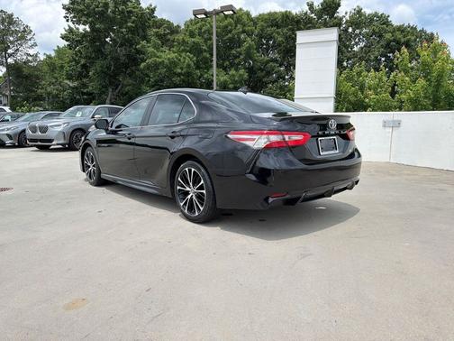 Midnight Black Metallic 2019 Toyota Camry SE