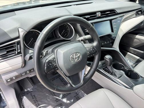 Midnight Black Metallic 2019 Toyota Camry SE