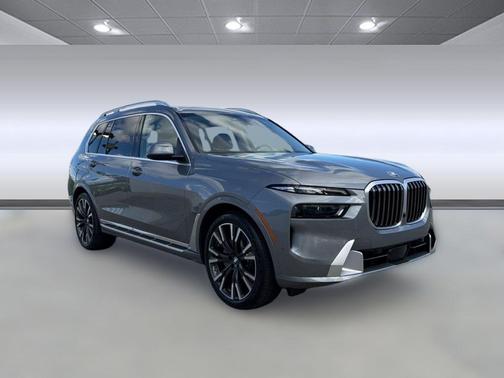 Skyscraper Grey Metallic 2027 BMW X7 xDrive40i