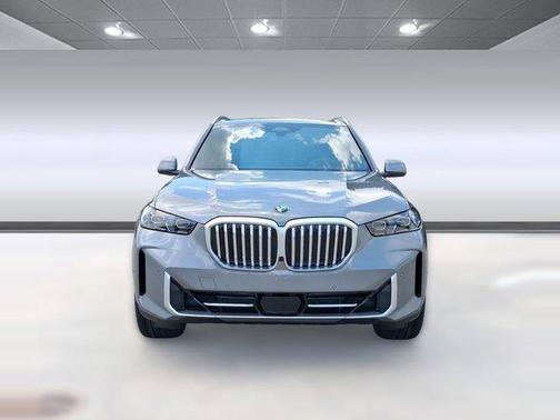 Skyscraper Grey Metallic 2026 BMW X5 xDrive40i