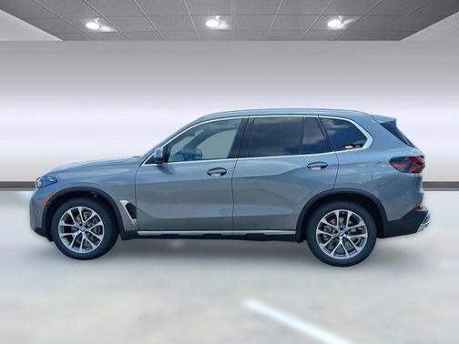 Skyscraper Grey Metallic 2026 BMW X5 xDrive40i