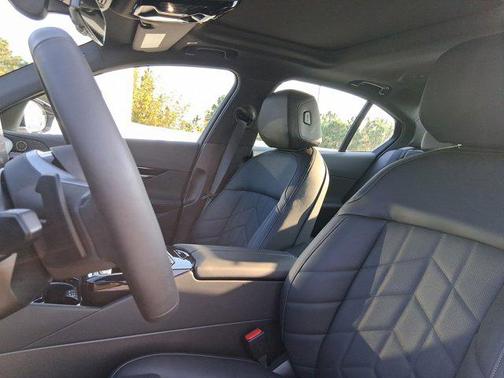 2025 BMW 530 i