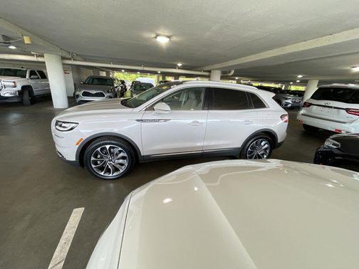 Ceramic Pearl Metallic Tinted Clearcoat 2022 Lincoln Nautilus Reserve