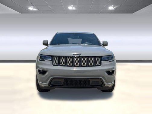 Sting-Gray Clearcoat 2022 Jeep Grand Cherokee Laredo