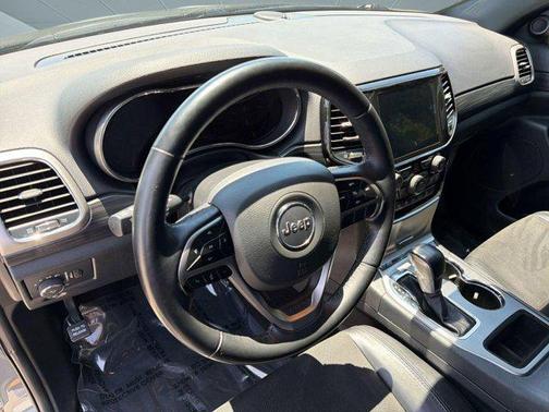 Sting-Gray Clearcoat 2022 Jeep Grand Cherokee Laredo