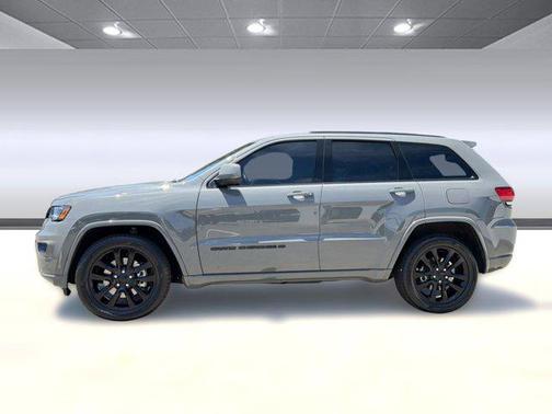 Sting-Gray Clearcoat 2022 Jeep Grand Cherokee Laredo