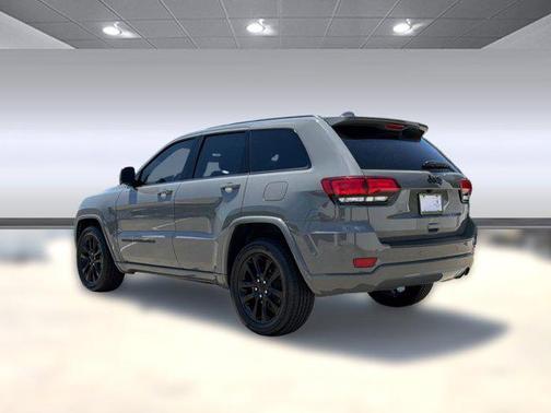 Sting-Gray Clearcoat 2022 Jeep Grand Cherokee Laredo