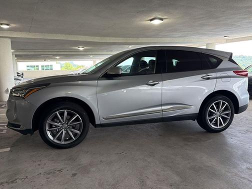 Lunar Silver Metallic 2023 Acura RDX Technology Package