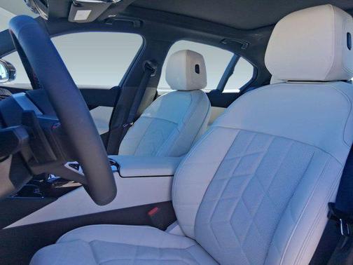 2025 BMW i5 M60