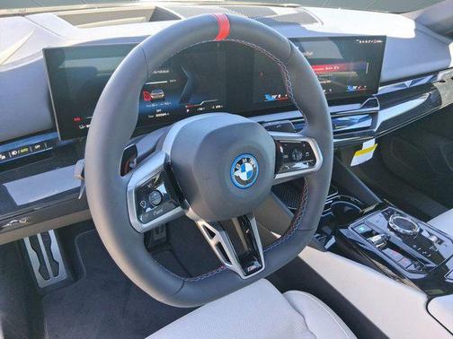 2025 BMW i5 M60