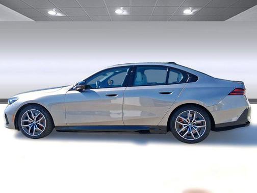 2025 BMW i5 M60