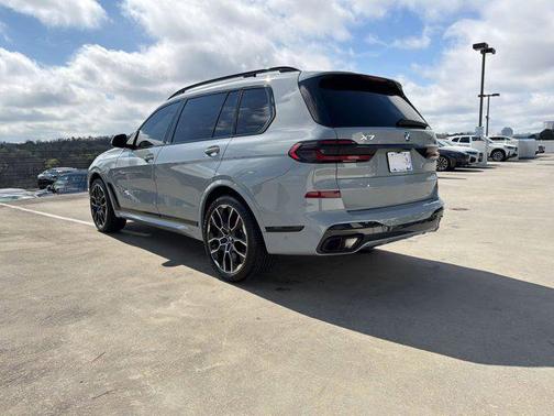 2025 BMW X7 xDrive40i