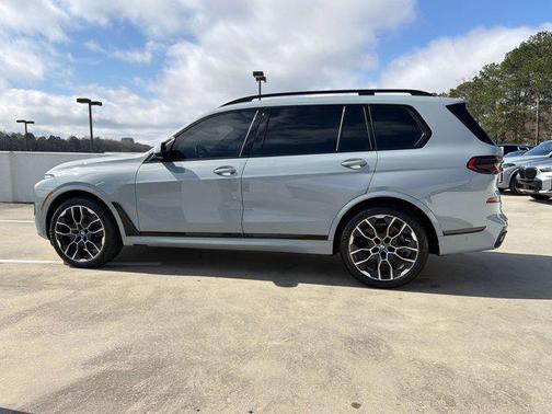 2025 BMW X7 xDrive40i