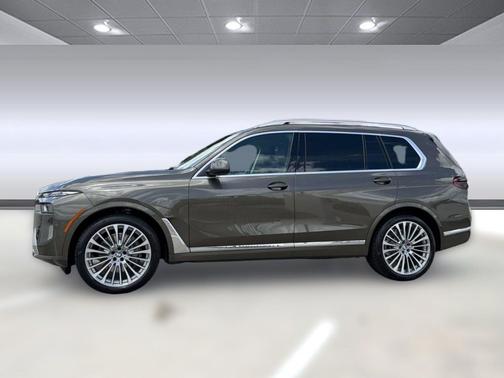 Manhattan Green Metallic 2027 BMW X7 xDrive40i