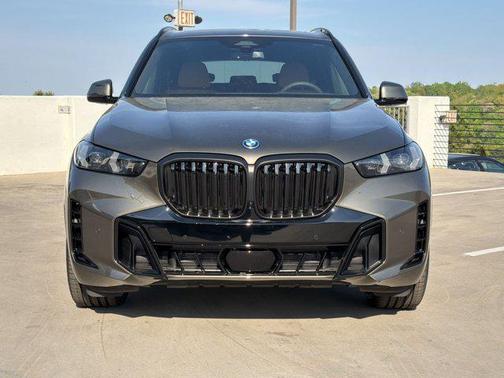Manhattan Green Metallic 2026 BMW X5 PHEV xDrive50e