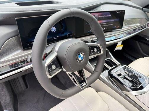 Black Sapphire Metallic 2026 BMW 740 740i