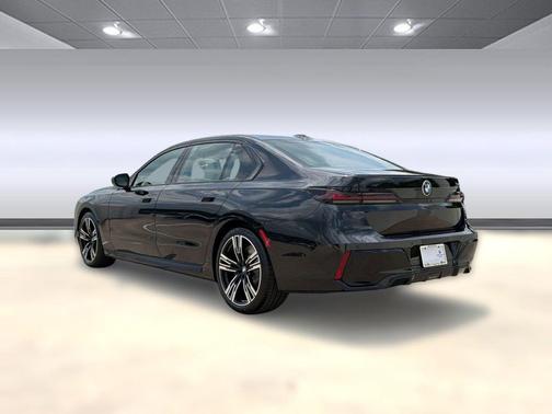 Black Sapphire Metallic 2026 BMW 740 740i