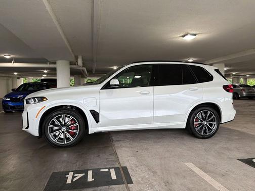 Mineral White Metallic 2026 BMW X5 PHEV xDrive50e
