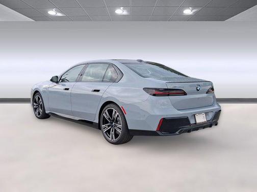 2026 BMW 750e i xDrive