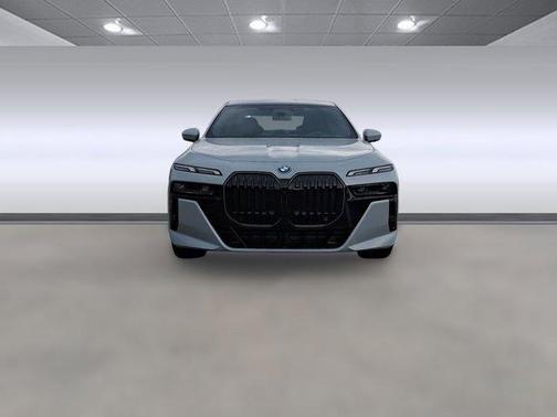 2026 BMW 750e i xDrive