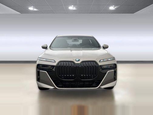 2026 BMW 750e i xDrive