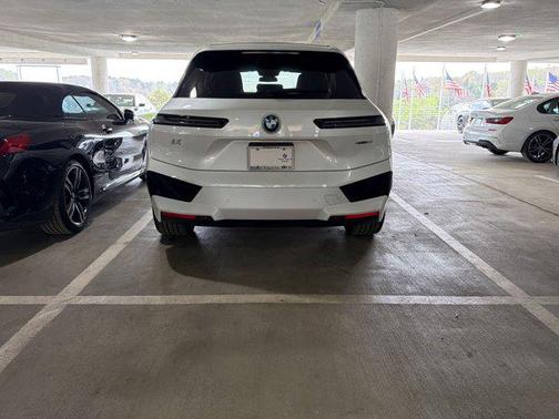 Mineral White Metallic 2022 BMW iX xDrive50