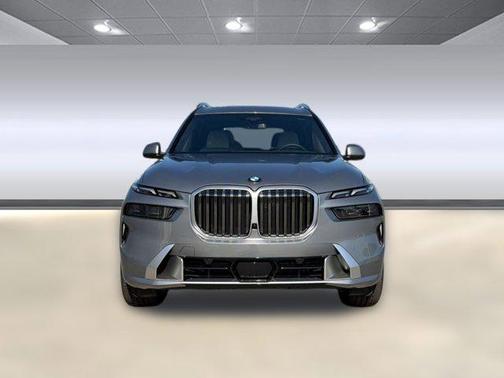 Skyscraper Grey Metallic 2027 BMW X7 xDrive40i