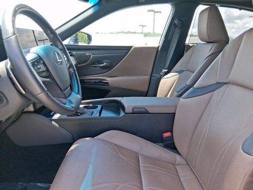2024 Lexus ES 300h Ultra Luxury
