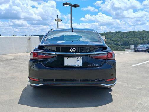 2024 Lexus ES 300h Ultra Luxury