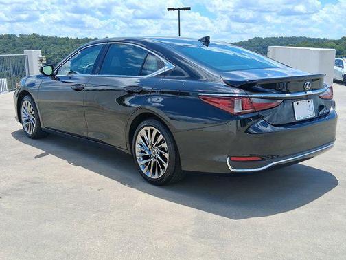 2024 Lexus ES 300h Ultra Luxury