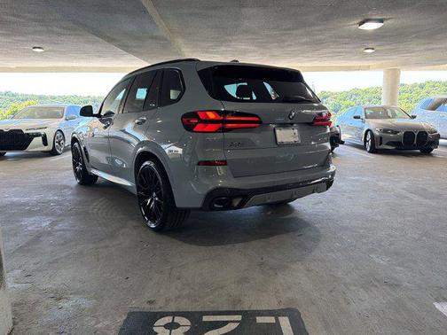 Brooklyn Grey Metallic 2025 BMW X5 xDrive40i