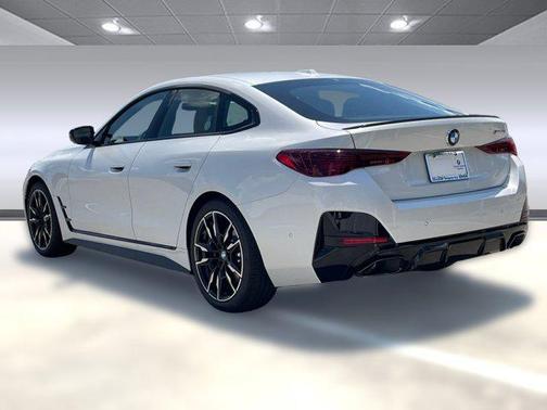 2025 BMW M440 i