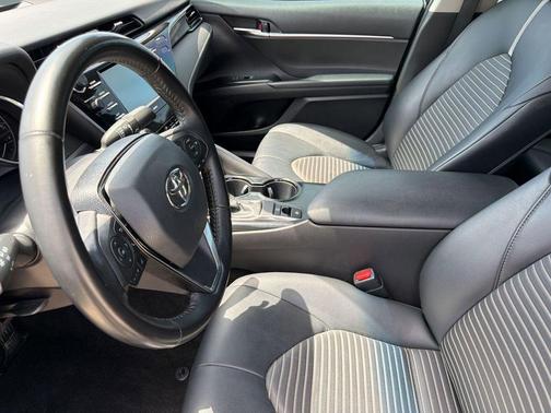 Midnight Black Metallic 2020 Toyota Camry SE
