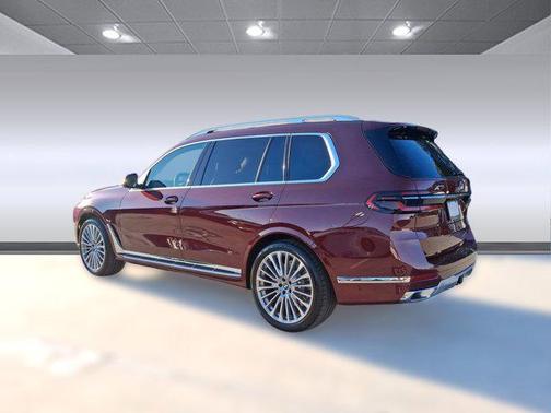 Aventurin Red Metallic 2026 BMW X7 xDrive40i