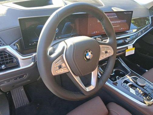Aventurin Red Metallic 2026 BMW X7 xDrive40i