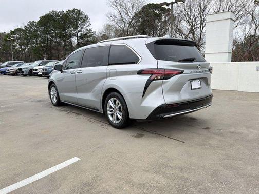 2022 Toyota Sienna Limited