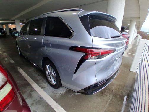 2022 Toyota Sienna Limited