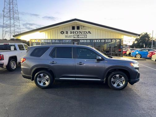 Modern Steel Metallic 2024 Honda Pilot SUV