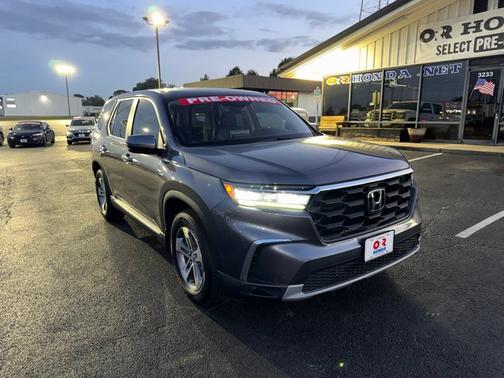 Modern Steel Metallic 2024 Honda Pilot