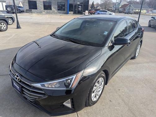 2019 Hyundai ELANTRA SE