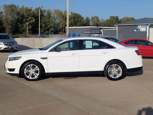 2017 Ford Taurus SE